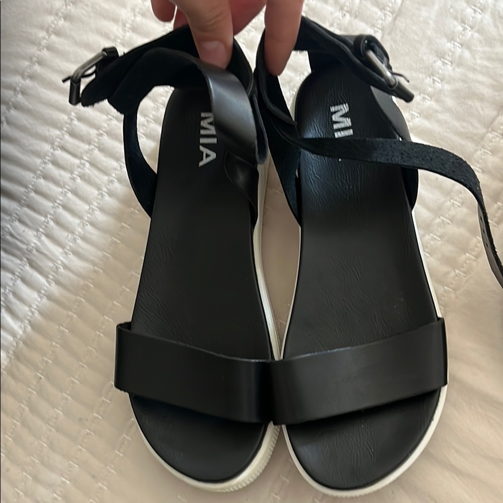 MIA Black Sandals with Ankle Strap and Minimalist Design